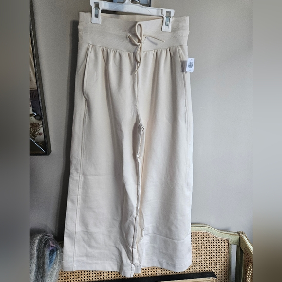 NWT Old Navy Dynamic Fleece Half-Zip Sweatshirt Cream And Sweatpants Set - Picture 8 of 11